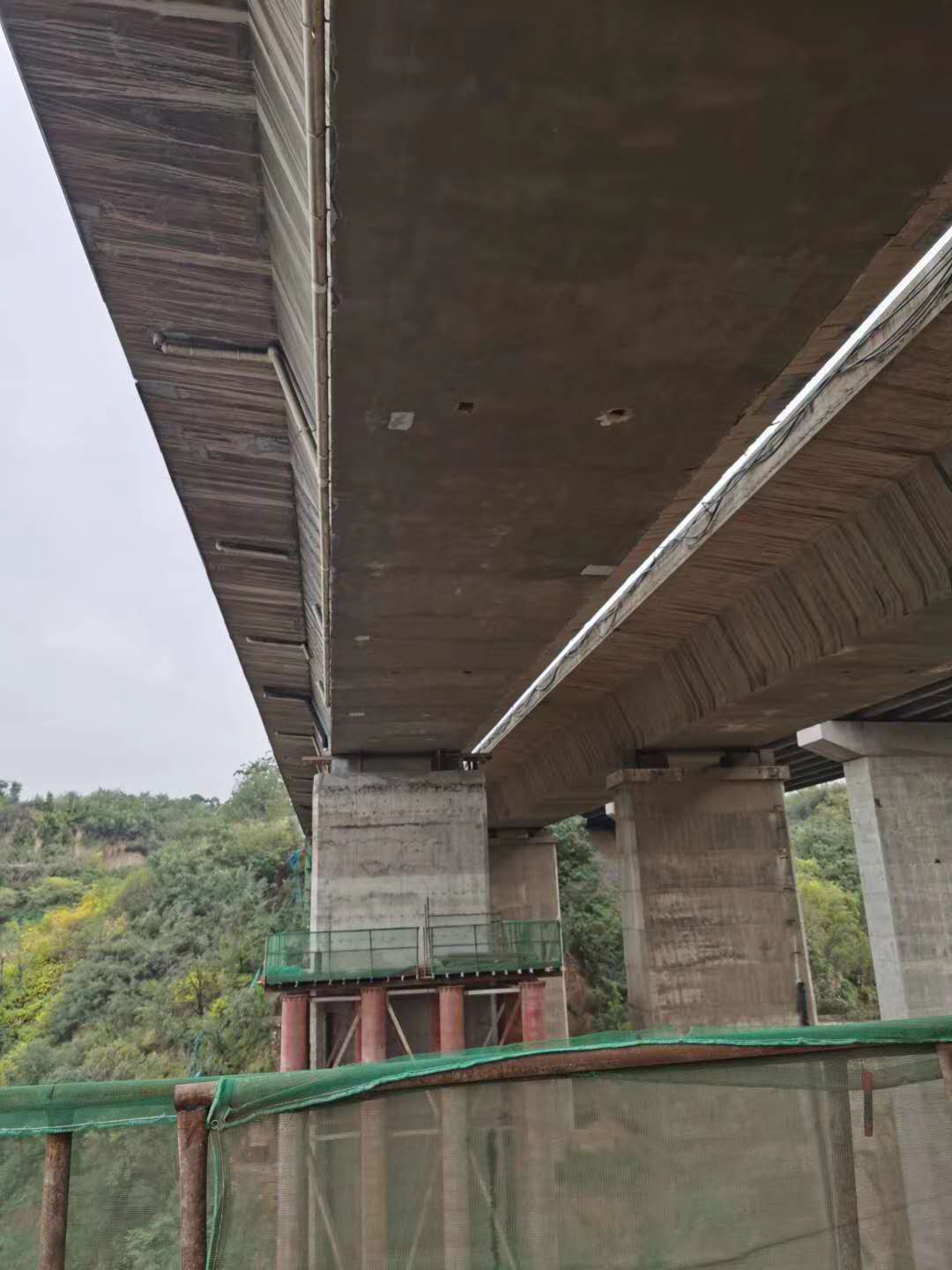 新安桥梁加固前制定可行设计方案图并用对施工方法